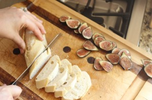 making fig crostini